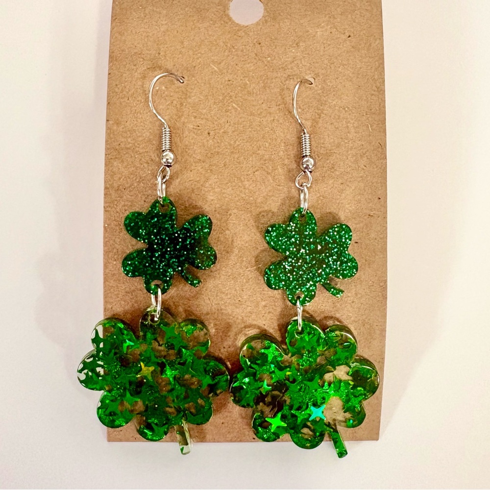 NEW Sparkle Green Shamrock Dangle Earrings ~ St. Patrick’s Day ~ Irish ~ March